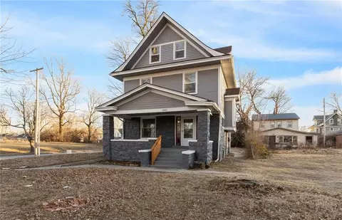 2961 Lockridge Ave, Kansas City, MO 64128