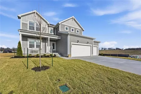 Exterior - 1505 SE Bailey Farms Pkwy, Lees Summit, MO 64081 photo 2 of 7