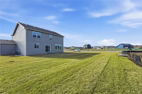 Exterior - 1505 SE Bailey Farms Pkwy, Lees Summit, MO 64081 photo 6 of 7