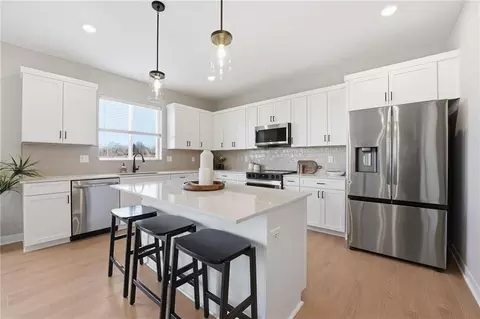 Kitchen - 1505 SE Bailey Farms Pkwy, Lees Summit, MO 64081 photo 2 of 4