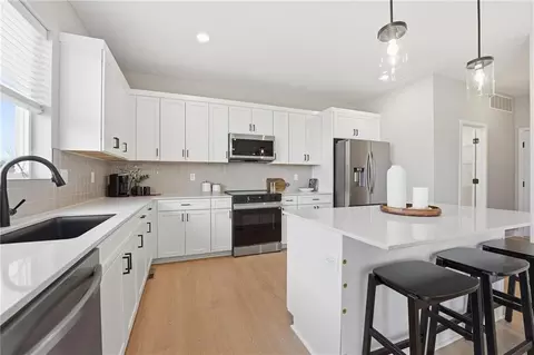 Kitchen - 1505 SE Bailey Farms Pkwy, Lees Summit, MO 64081 photo 3 of 4