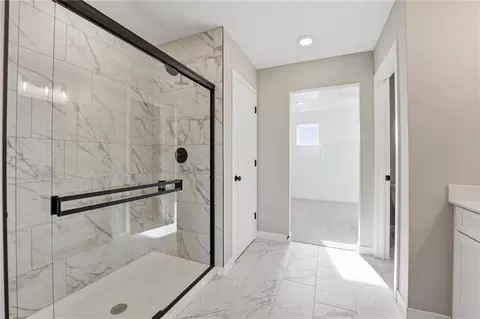 Bath - 1505 SE Bailey Farms Pkwy, Lees Summit, MO 64081 photo 4 of 5