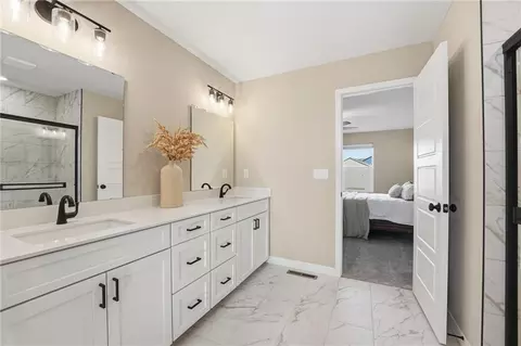 Bath - 1505 SE Bailey Farms Pkwy, Lees Summit, MO 64081 photo 2 of 5