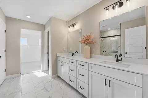 Bath - 1505 SE Bailey Farms Pkwy, Lees Summit, MO 64081 photo 3 of 5