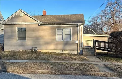 841 S 20th St, Saint Joseph, MO 64507