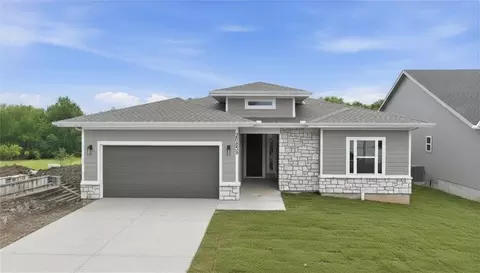 20659 Skyview Ln, Spring Hill, KS 66083