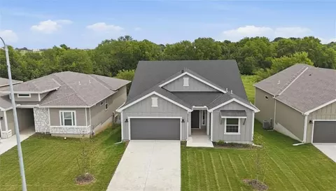 20665 Skyview Ln, Spring Hill, KS 66083