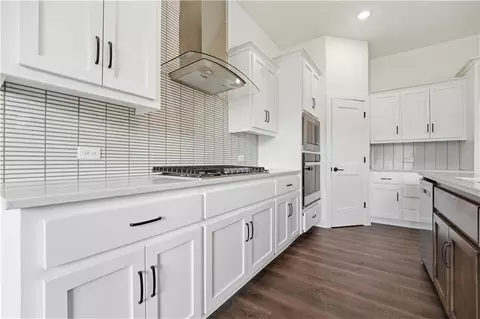 Kitchen - 20677 Skyview Ln, Spring Hill, KS 66083 photo 4 of 6