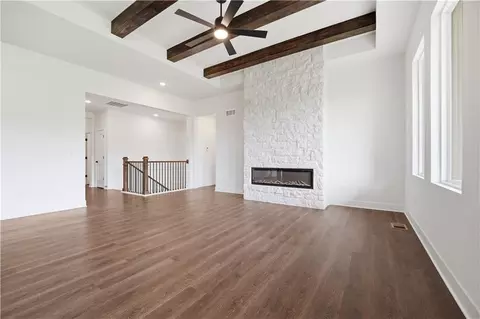 Living - 20677 Skyview Ln, Spring Hill, KS 66083 photo 3 of 3