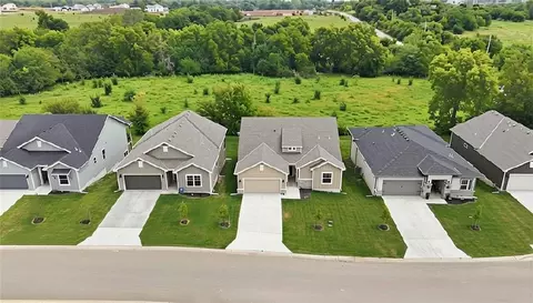 View/Area - 20677 Skyview Ln, Spring Hill, KS 66083 photo 2 of 4