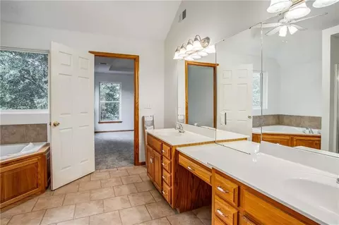 Bath - 728 S Kisner Dr, Independence, MO 64056 photo 2 of 4