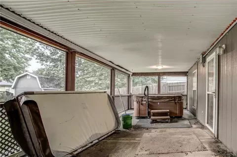 Exterior - 728 S Kisner Dr, Independence, MO 64056 photo 4 of 6