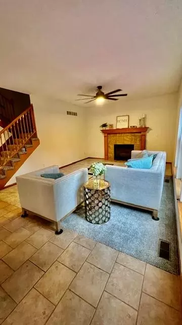 Living - 728 S Kisner Dr, Independence, MO 64056 photo 3 of 4