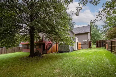 Exterior - 728 S Kisner Dr, Independence, MO 64056 photo 5 of 6