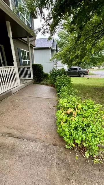 Exterior - 728 S Kisner Dr, Independence, MO 64056 photo 7 of 8