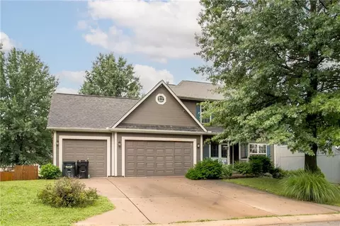 Exterior - 728 S Kisner Dr, Independence, MO 64056 photo 2 of 6