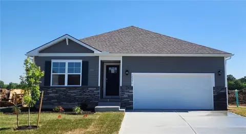 10296 Tuscany Pkwy, Peculiar, MO 64078