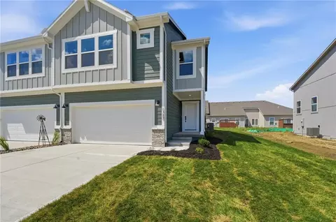 1312 S 4th St, Louisburg, KS 66053