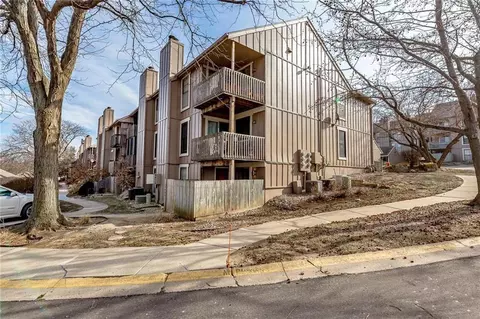 12722 W 110th Ter, Overland Park, KS 66210