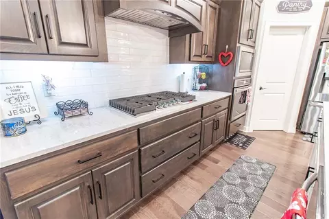 Kitchen - 520 SE David Rd, Lees Summit, MO 64082 photo 5 of 7