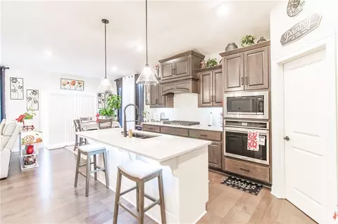 Kitchen - 520 SE David Rd, Lees Summit, MO 64082 photo 7 of 7