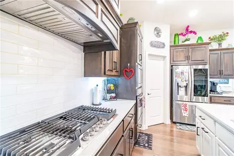 Kitchen - 520 SE David Rd, Lees Summit, MO 64082 photo 6 of 7