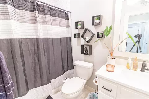 Bath - 520 SE David Rd, Lees Summit, MO 64082 photo 3 of 3