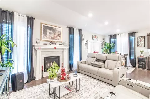 Living - 520 SE David Rd, Lees Summit, MO 64082 photo 1 of 1