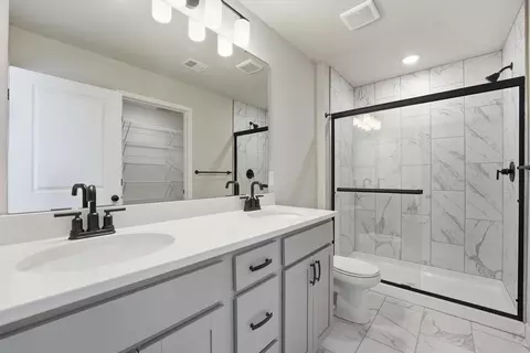Bath - 27118 E Oak View Dr, Lees Summit, MO 64086 photo 1 of 3