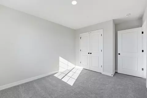 Bedroom - 27118 E Oak View Dr, Lees Summit, MO 64086 photo 4 of 5