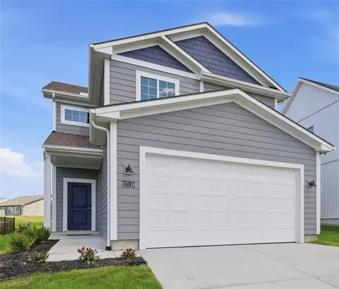 27118 E Oak View Dr, Lees Summit, MO 64086