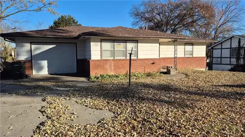1905 S Broadway St, Leavenworth, KS 66048