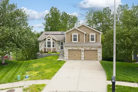 11911 N Charlotte St, Kansas City, MO 64155