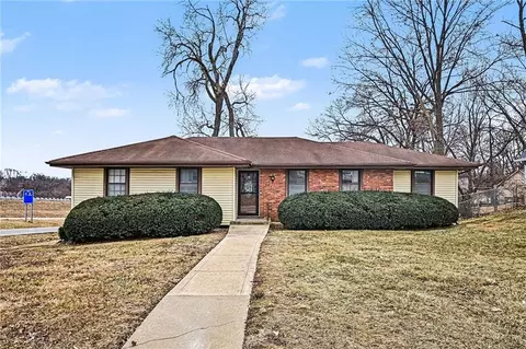 829 NW 69th St, Kansas City, MO 64118