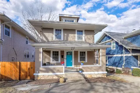 5828 Cherry St, Kansas City, MO 64110