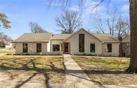 10301 Howe Dr, Leawood, KS 66206