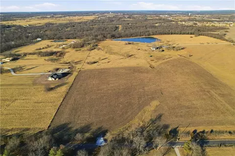 34400 E Stewart Rd, Pleasant Hill, MO 64080