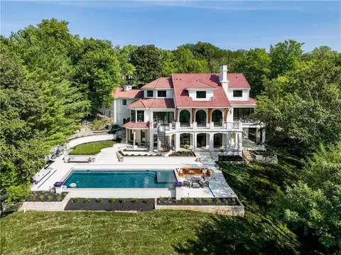 17040 S Highland Ridge Dr, Loch Lloyd, MO 64012