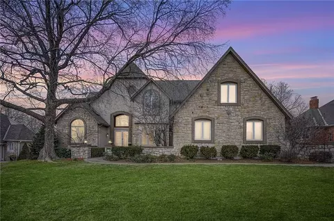 6810 W 132nd Ter, Overland Park, KS 66209