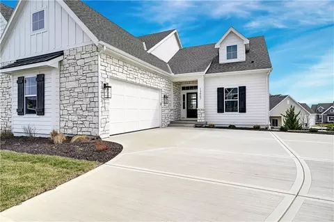 13407 W 174th Ter, Overland Park, KS 66221