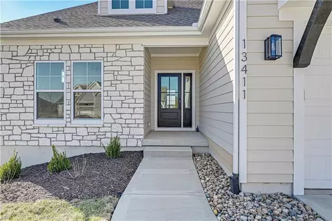 13411 W 174th Ter, Overland Park, KS 66221