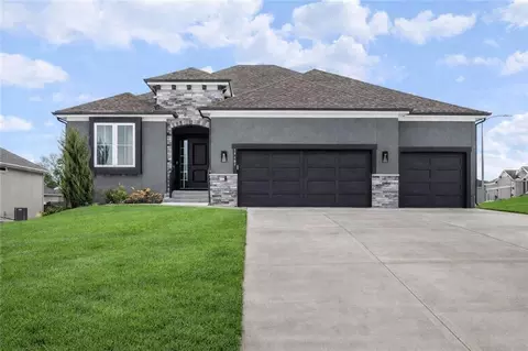 19485 W 202nd St, Spring Hill, KS 66083