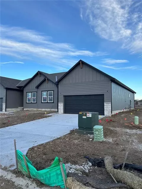 1224 SE Windbreak Dr, Lees Summit, MO 64081