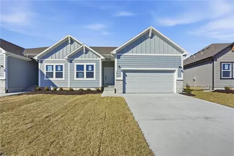 1212 SE Windbreak Dr, Lees Summit, MO 64081