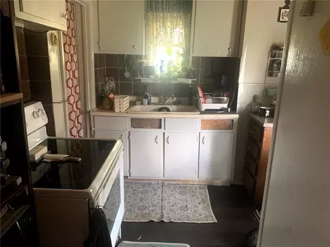 Kitchen - 10906 E Truman Rd, Independence, MO 64052 photo 6 of 9