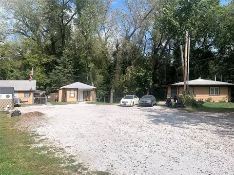 Exterior - 10906 E Truman Rd, Independence, MO 64052 photo 4 of 21