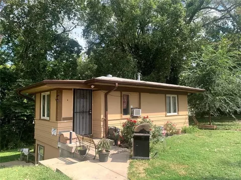 Exterior - 10906 E Truman Rd, Independence, MO 64052 photo 10 of 21