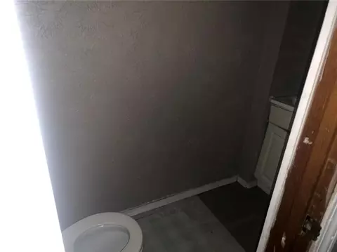 Bath - 10906 E Truman Rd, Independence, MO 64052 photo 8 of 12