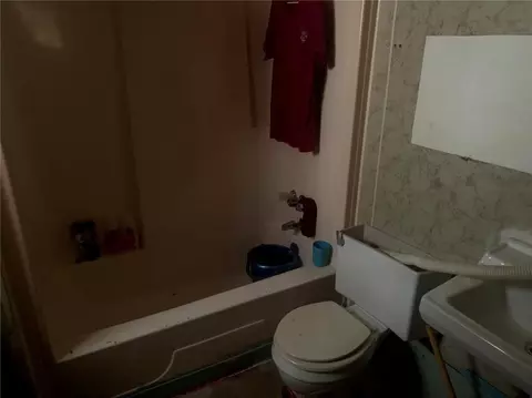 Bath - 10906 E Truman Rd, Independence, MO 64052 photo 5 of 12