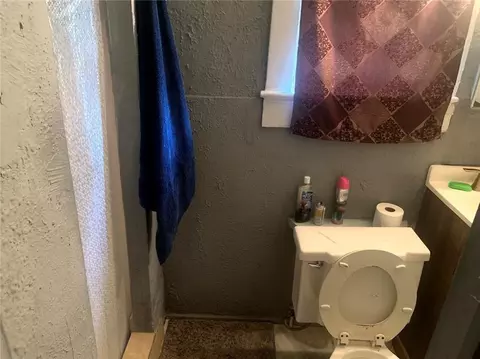Bath - 10906 E Truman Rd, Independence, MO 64052 photo 3 of 12
